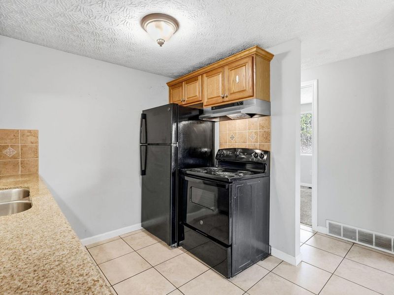 4943 Old Tree Avenue , Columbus, OH 43228 Photo 10