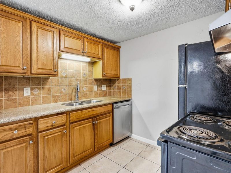 4943 Old Tree Avenue , Columbus, OH 43228 Photo 11
