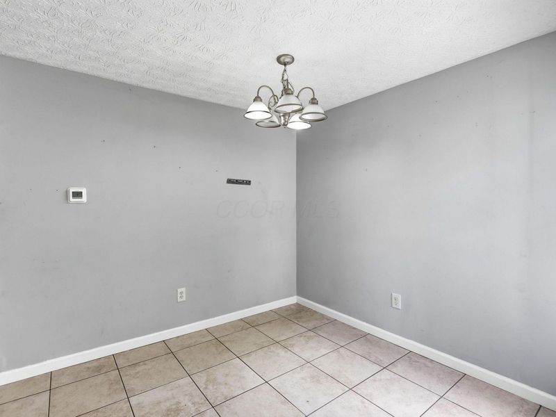 4943 Old Tree Avenue , Columbus, OH 43228 Photo 14