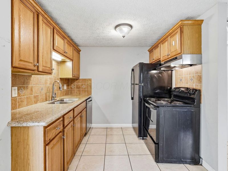 4943 Old Tree Avenue , Columbus, OH 43228 Photo 9