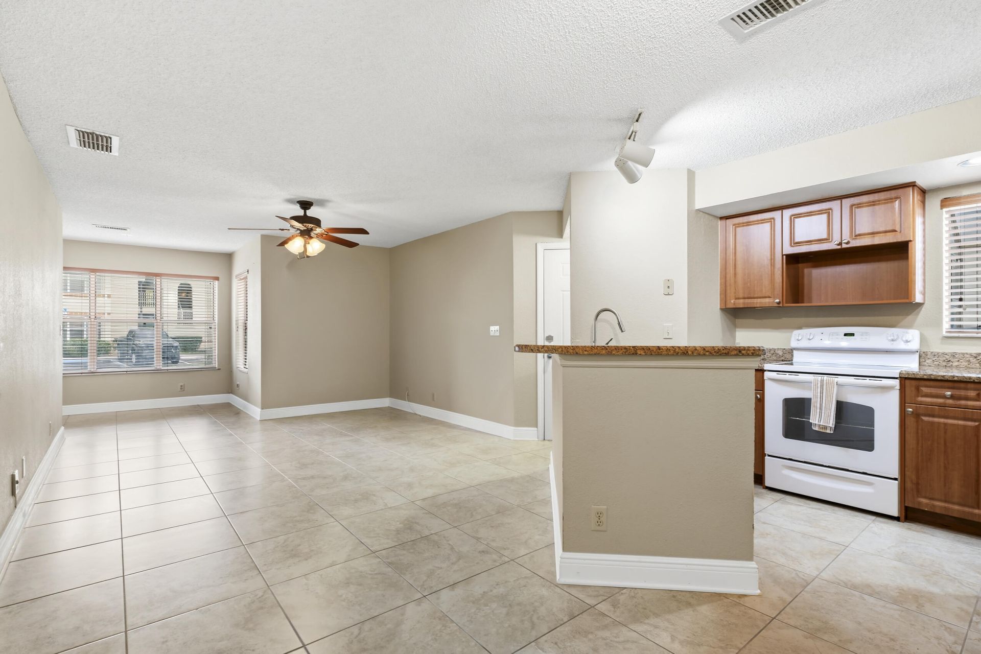 3350 Pinewalk Drive N, Unit 1411, Margate, FL 33063 Photo