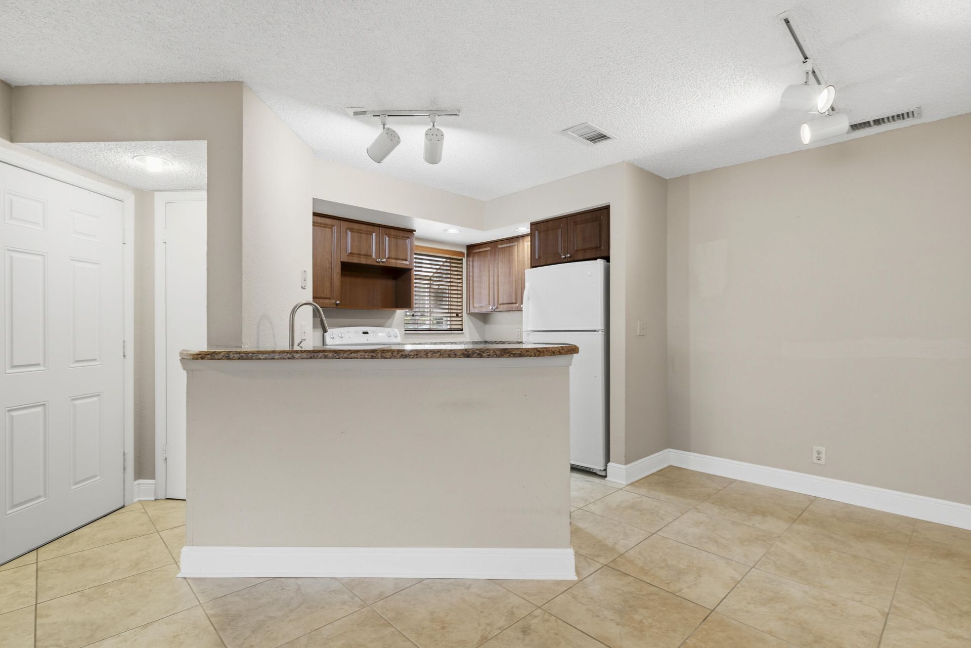 3350 Pinewalk Drive N, Unit 1411, Margate, FL 33063 Photo