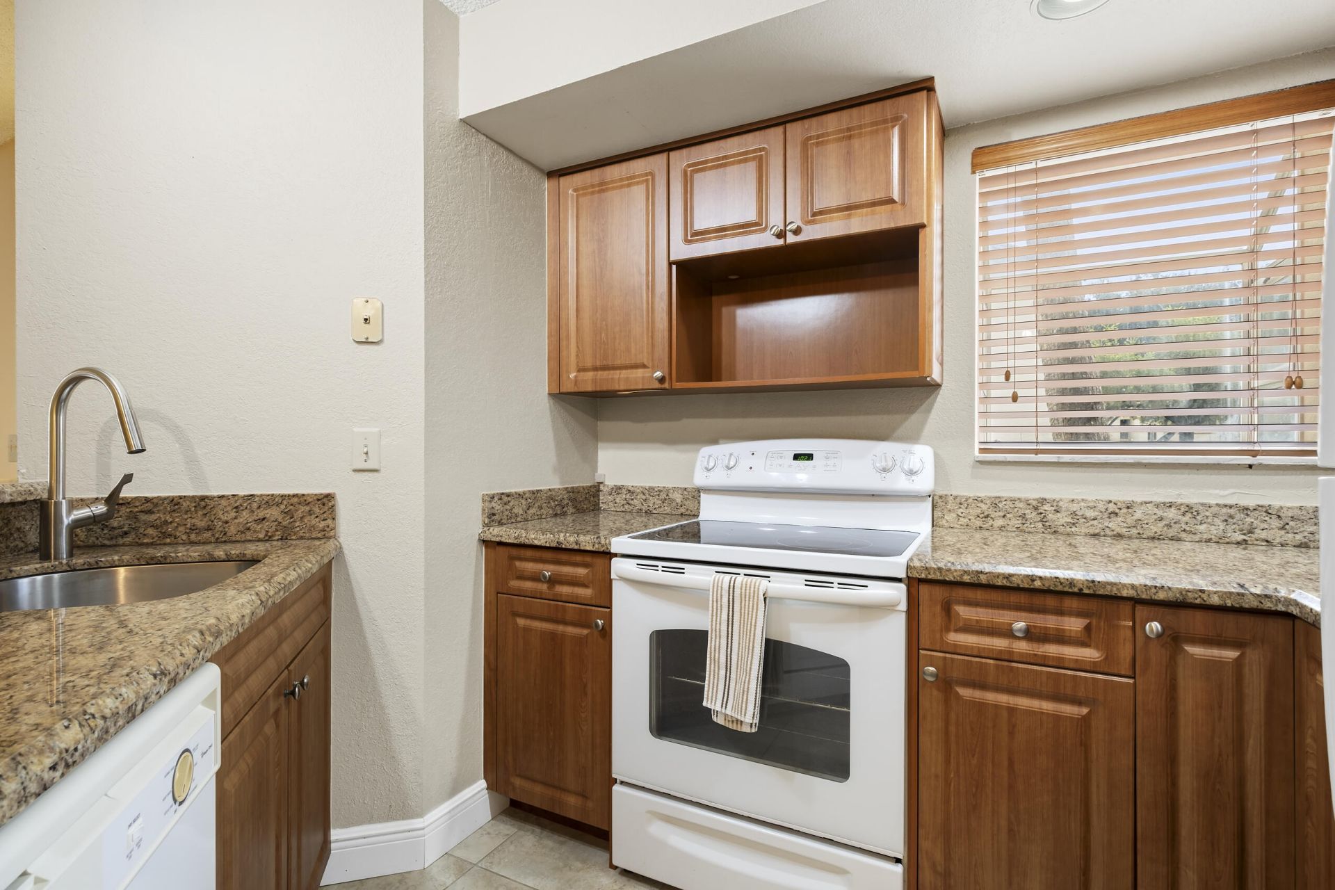 3350 Pinewalk Drive N, Unit 1411, Margate, FL 33063 Photo