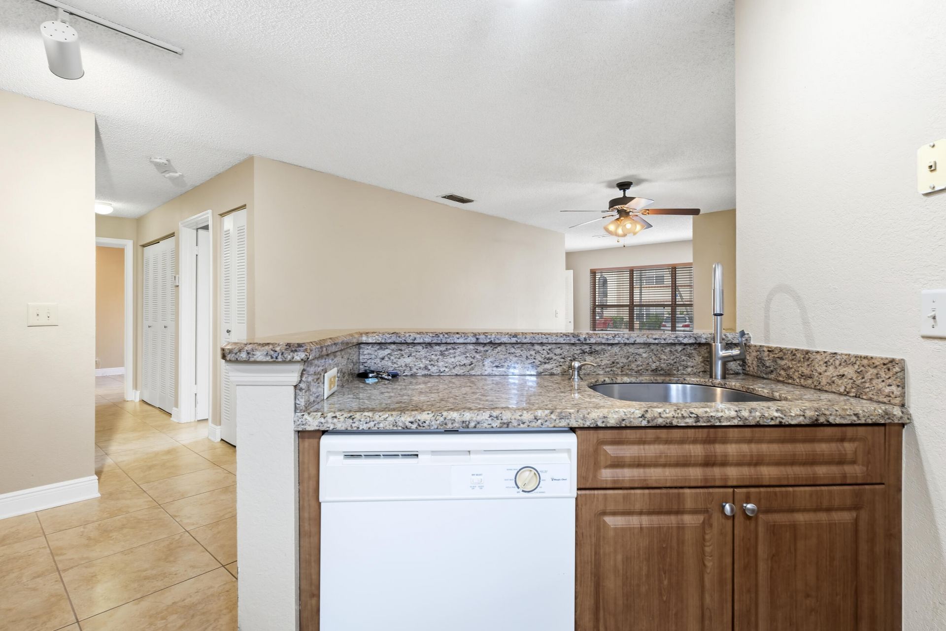 3350 Pinewalk Drive N, Unit 1411, Margate, FL 33063 Photo