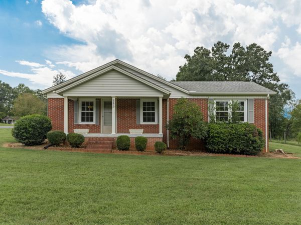 5271 Harris Farm Road, Hickory, NC 28602