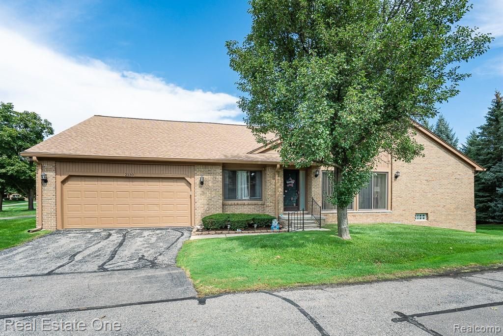 2130 London Bridge Drive, Rochester Hills, Mi 48307 Main Photo