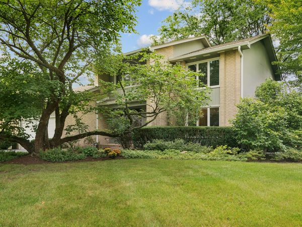 1310 Hidden Lake Drive , Buffalo Grove, IL 60089