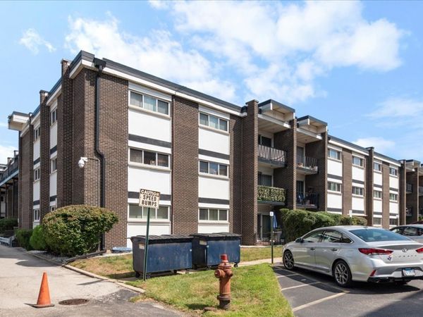 10101 Cherry Parkway , Unit M8, Skokie, IL 60076