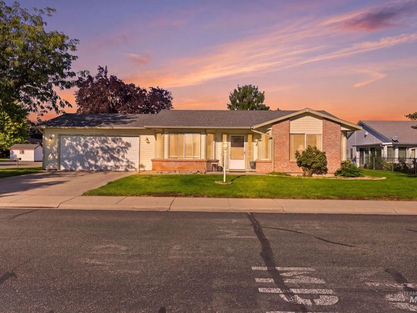 8250 W Clubhouse Ln, Garden City, ID 83714