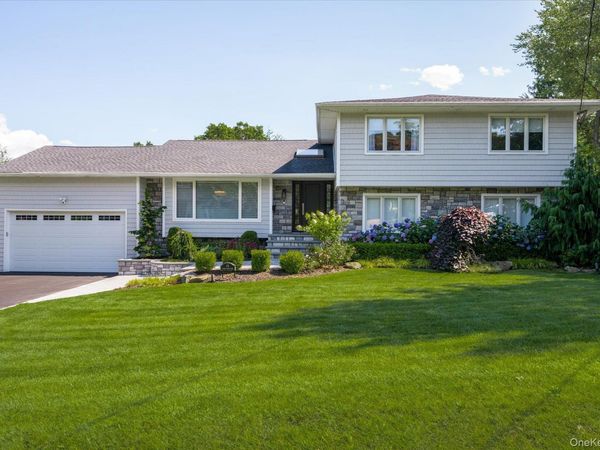 15 Pound Ridge Road , Plainview, NY 11803