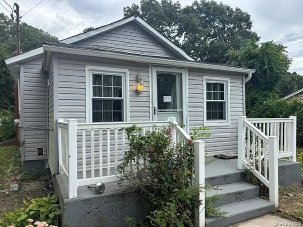 253 Railroad Avenue , Center Moriches, NY 11934