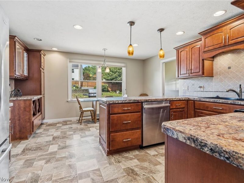2215 Tamarack Circle NE, Canton, OH 44721 Photo 16
