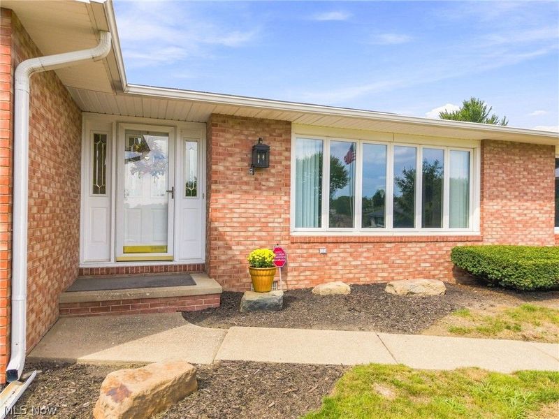 2215 Tamarack Circle NE, Canton, OH 44721 Photo 2