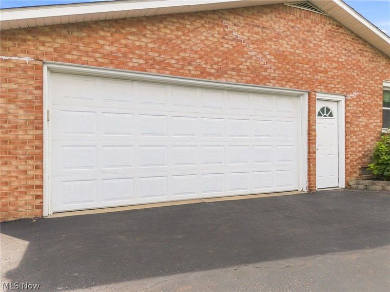 2215 Tamarack Circle NE, Canton, OH 44721 Photo 3