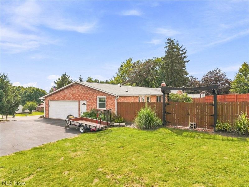 2215 Tamarack Circle NE, Canton, OH 44721 Photo 4