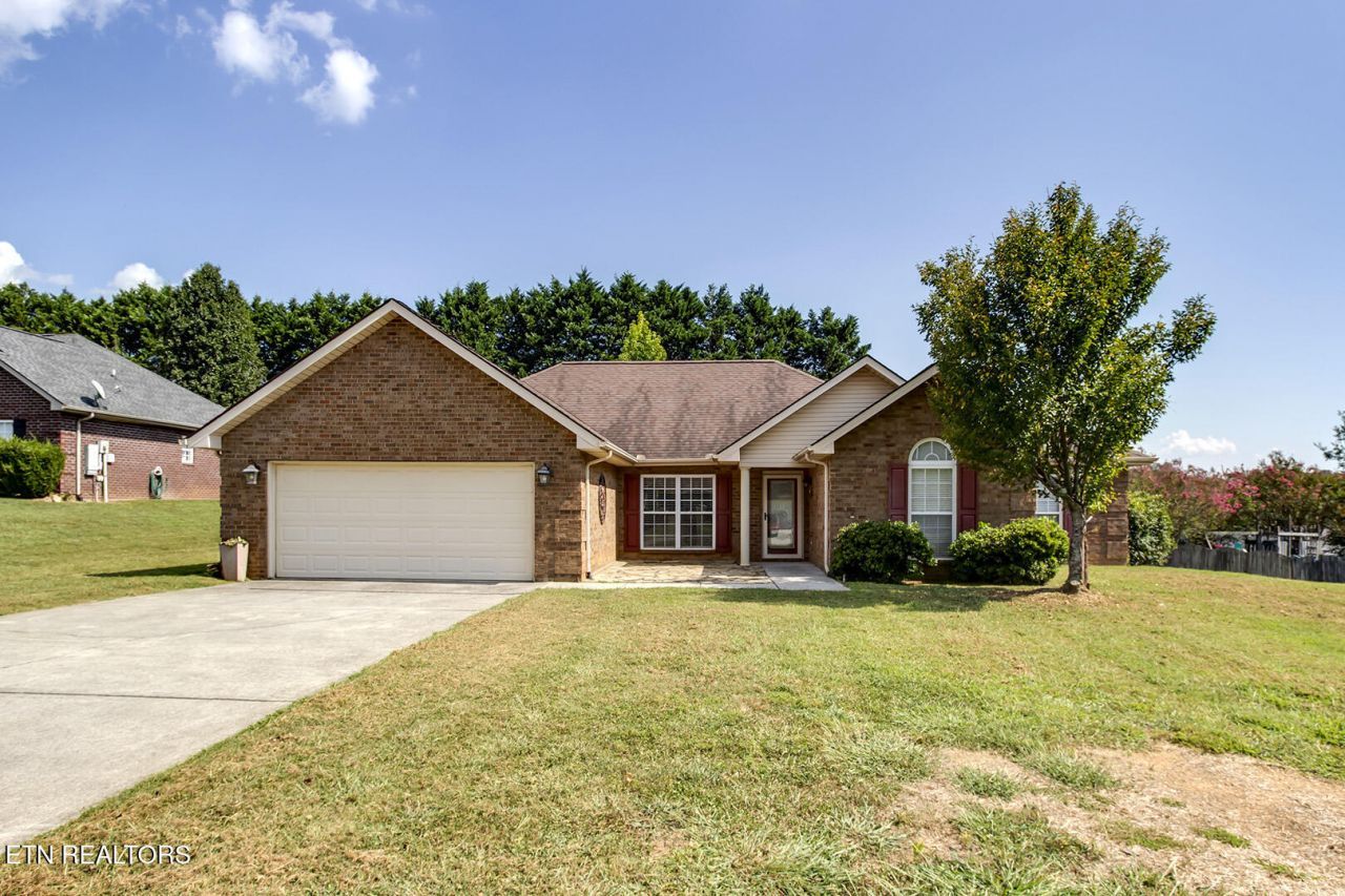250 Edinburgh Drive, Lenoir City, TN 37771 Main Photo