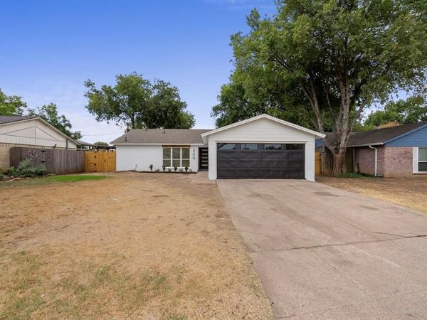 609 Thornwood Trail, Grand Prairie, TX 75052