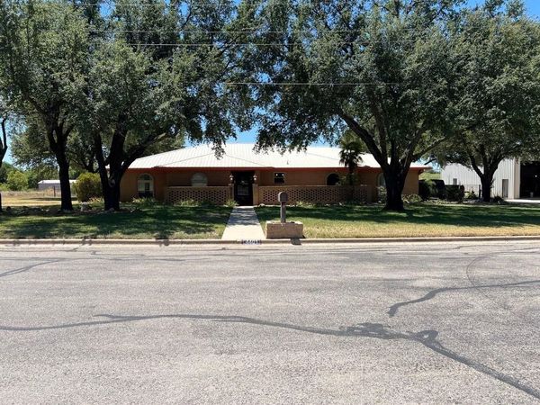 4401 River Oaks Drive, Brownwood, TX 76801