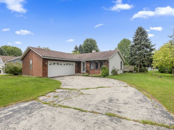 225 Heritage St, Belgium, WI 53004