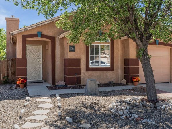 6004 Cyonus Avenue NW, Albuquerque, NM 87114