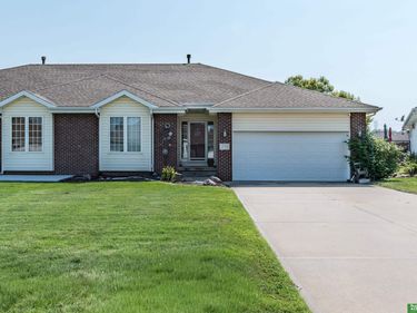 2713 Lakeview Circle, Plattsmouth, NE 68048