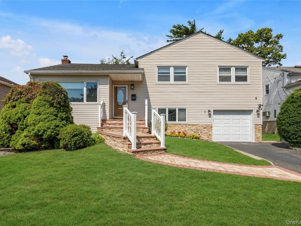 2669 Grayson Drive , East Meadow, NY 11554