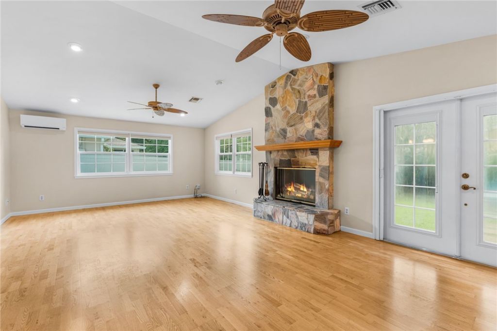 462 Carnival Terrace , Sebastian, FL 32958 Photo