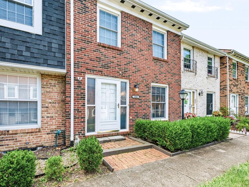 586 Pamlico Street, Unit W2, Columbus, OH 43228 Photo 1