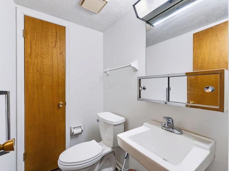 586 Pamlico Street, Unit W2, Columbus, OH 43228 Photo 15
