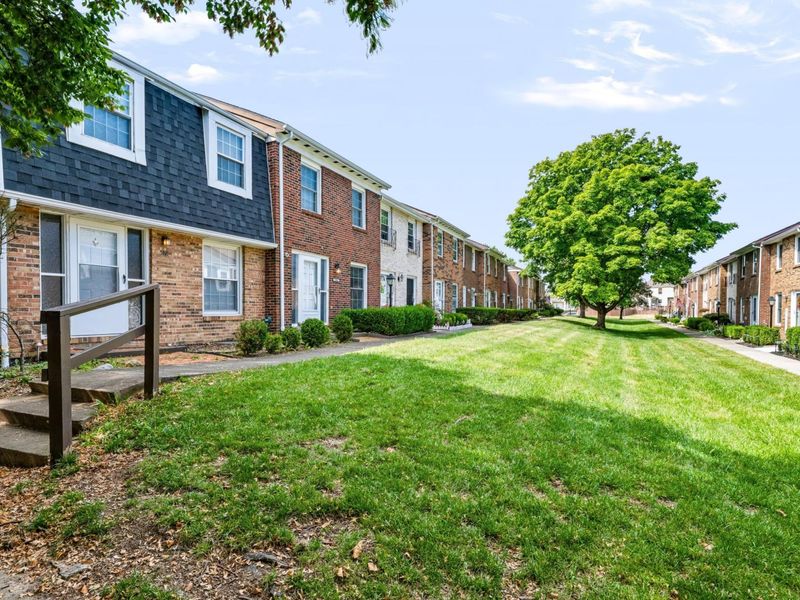 586 Pamlico Street, Unit W2, Columbus, OH 43228 Photo 2