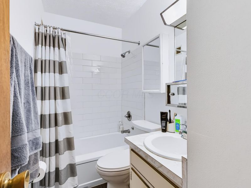 586 Pamlico Street, Unit W2, Columbus, OH 43228 Photo 21