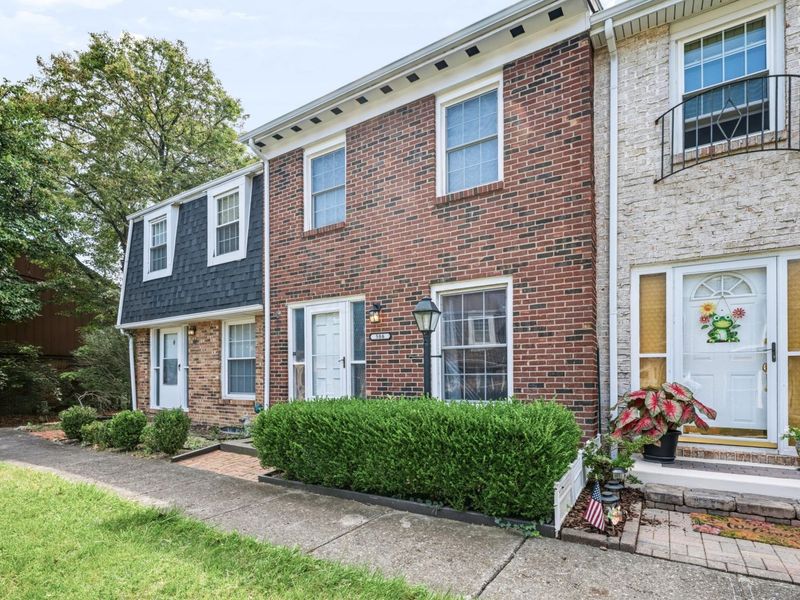 586 Pamlico Street, Unit W2, Columbus, OH 43228 Photo 4