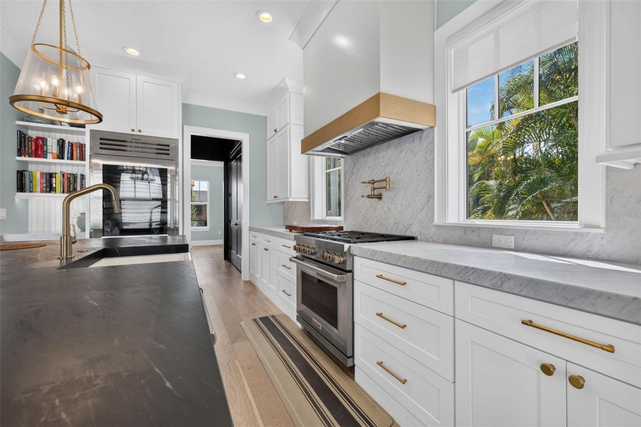 239 39th Avenue Ne, Saint Petersburg, FL 33703 Photo