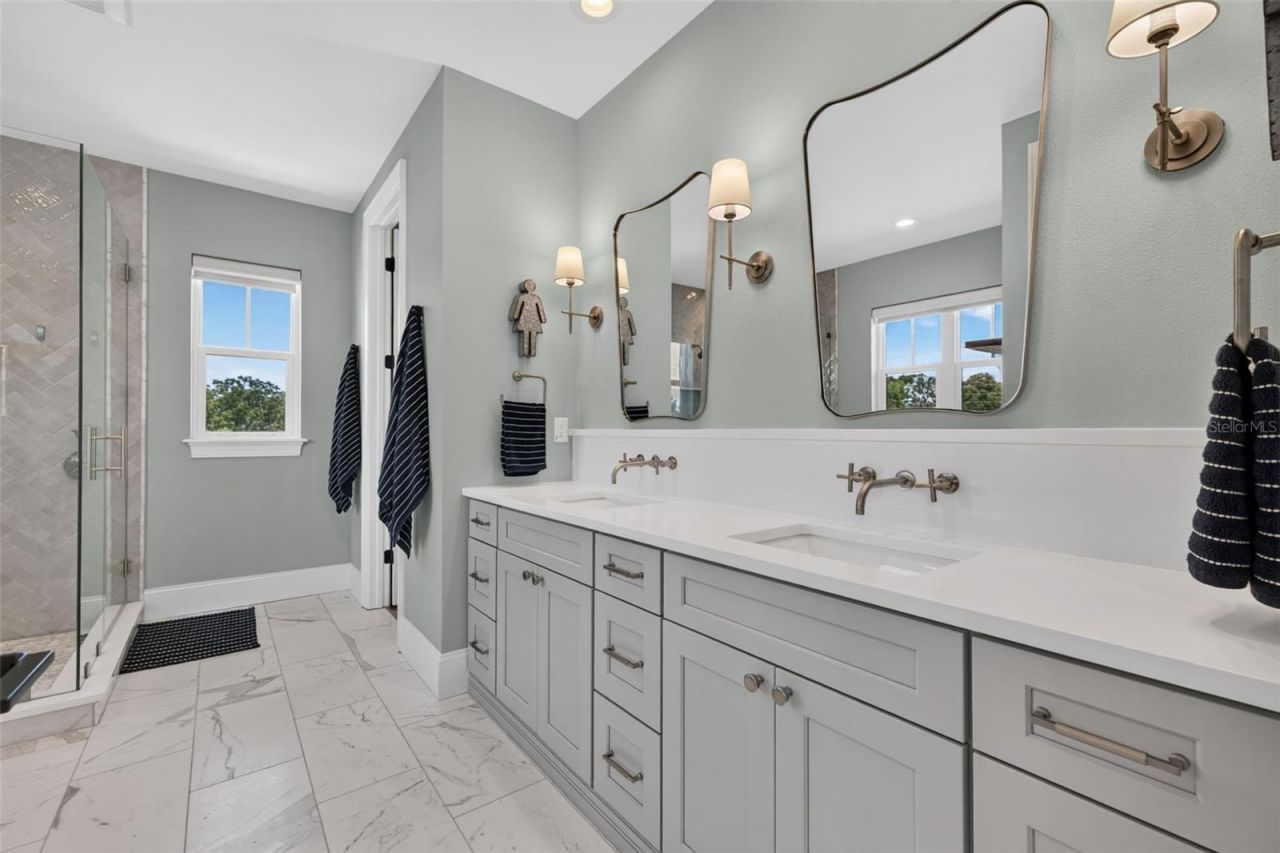 239 39th Avenue Ne, Saint Petersburg, FL 33703 Photo