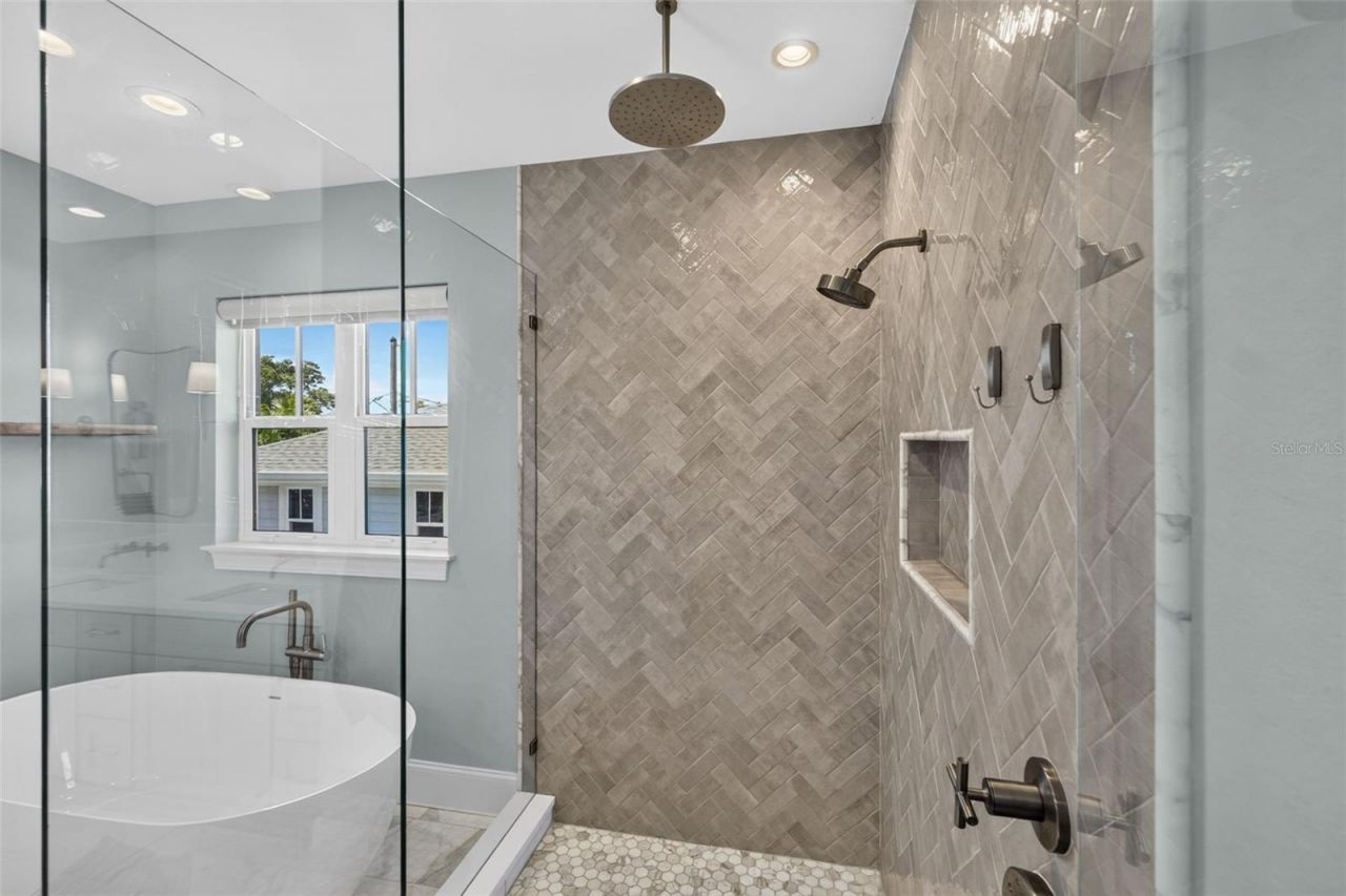 239 39th Avenue Ne, Saint Petersburg, FL 33703 Photo