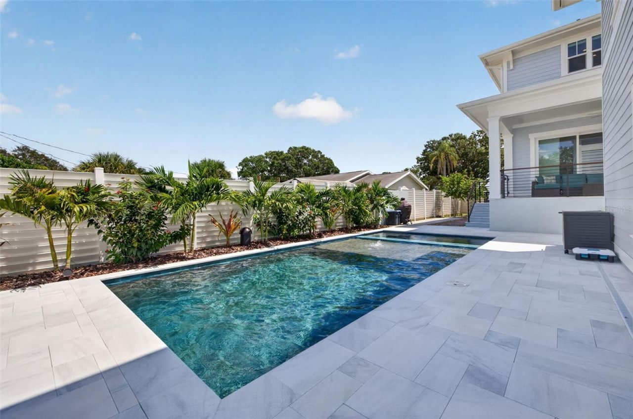 239 39th Avenue Ne, Saint Petersburg, FL 33703 Photo