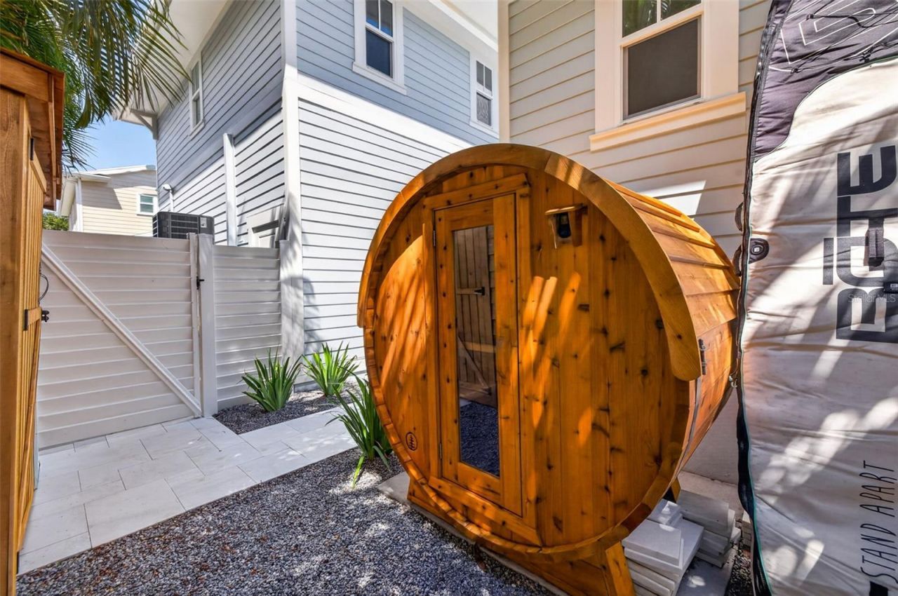239 39th Avenue Ne, Saint Petersburg, FL 33703 Photo