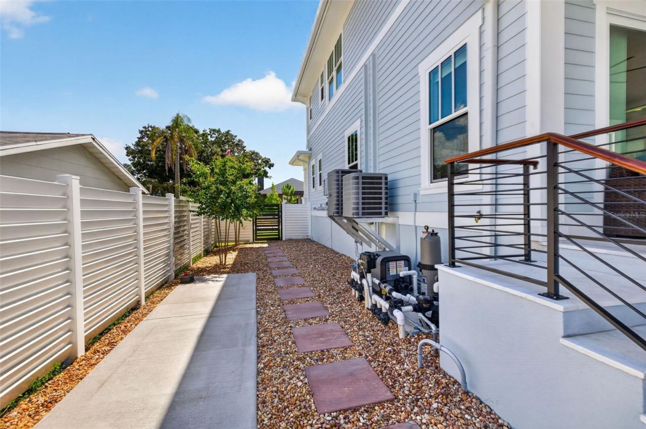 239 39th Avenue Ne, Saint Petersburg, FL 33703 Photo