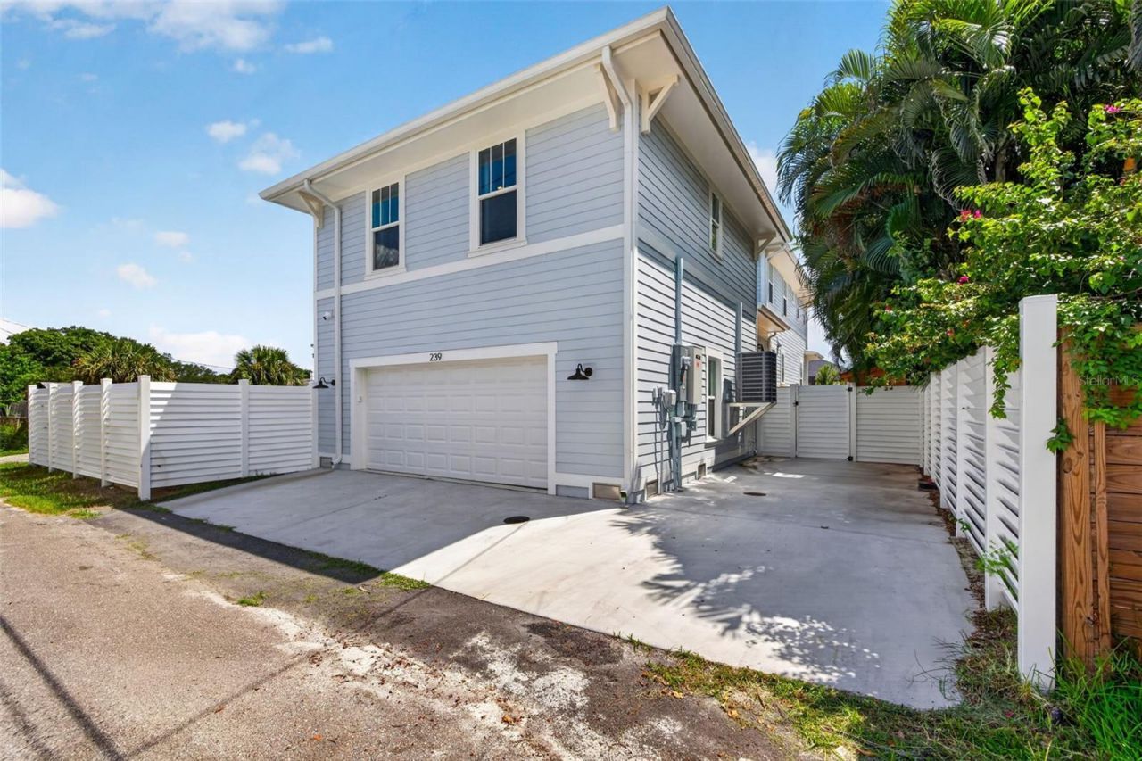 239 39th Avenue Ne, Saint Petersburg, FL 33703 Photo