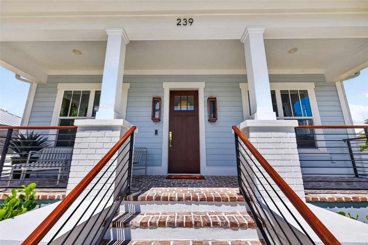 239 39th Avenue Ne, Saint Petersburg, FL 33703 Photo