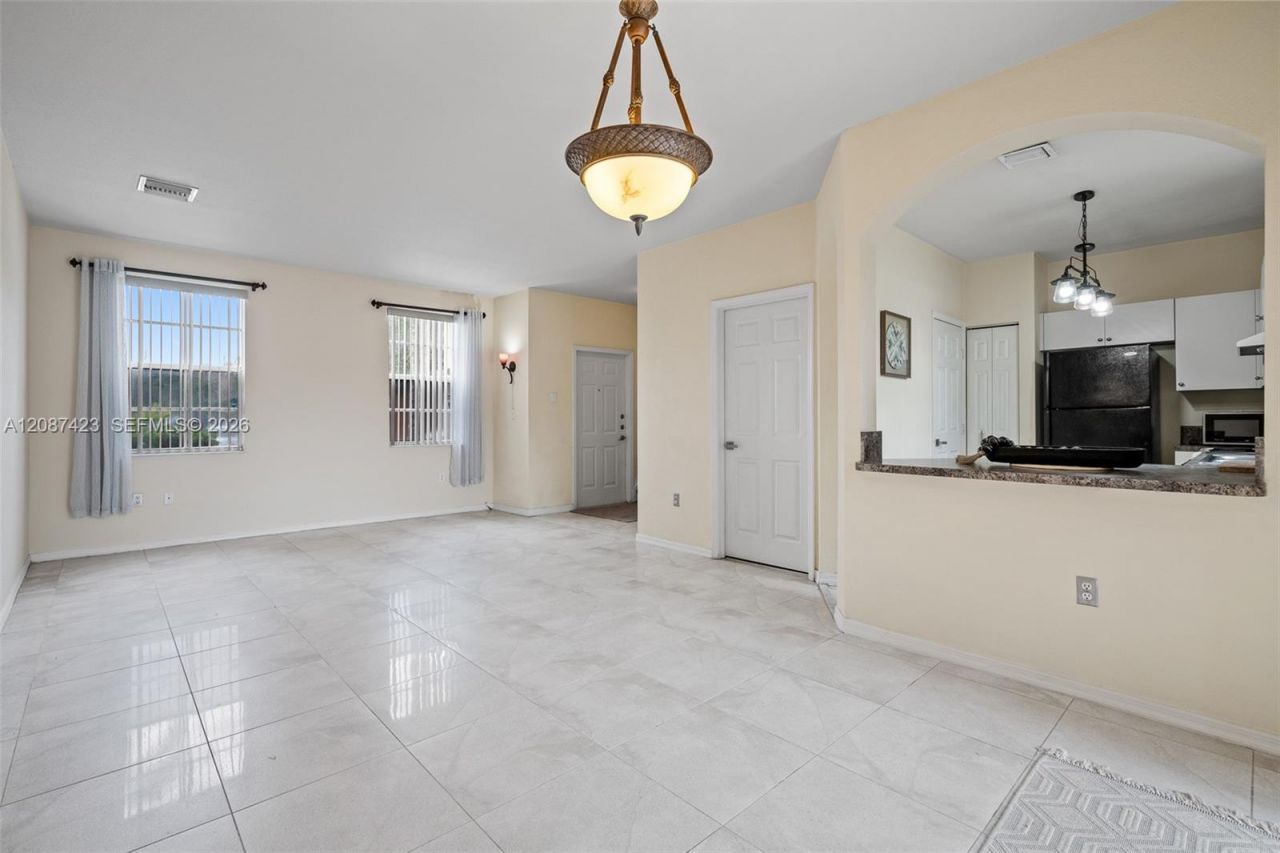 645 E Mowry Ct, Homestead, FL 33030 Photo