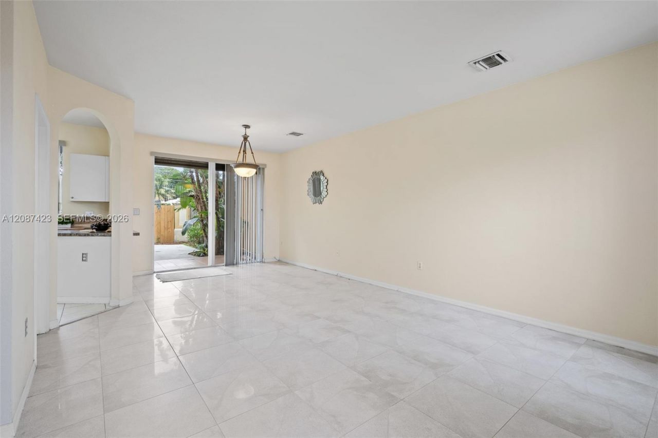 645 E Mowry Ct, Homestead, FL 33030 Photo