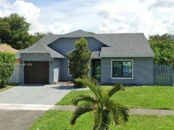 1271 SW 85th Ave , Pembroke Pines, FL 33025