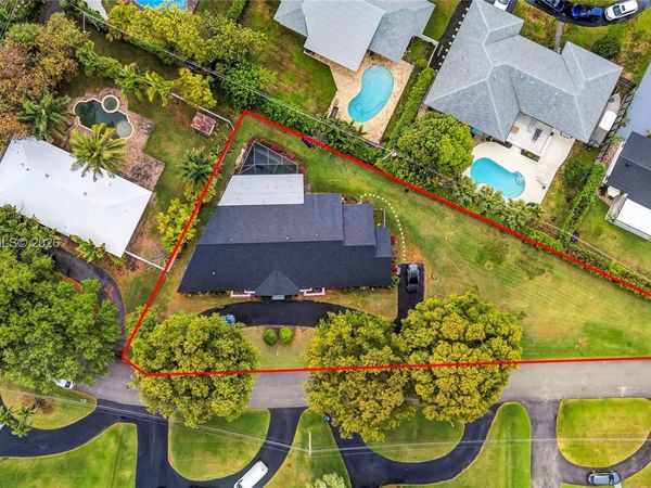 3211 Calle Largo Dr, Hollywood, FL 33021