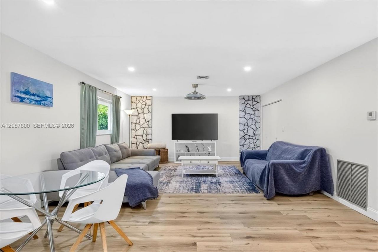 3211 Calle Largo Dr, Hollywood, FL 33021 Photo