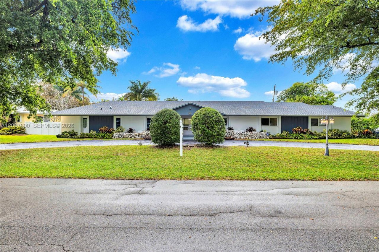 3211 Calle Largo Dr, Hollywood, FL 33021 Photo