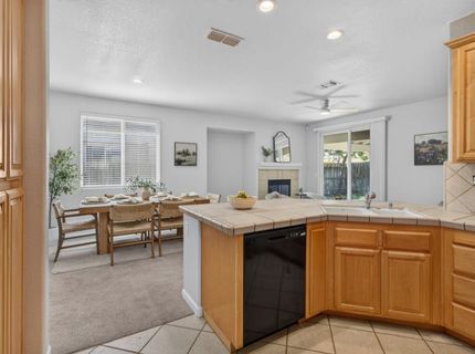 425 Arlingdale Cir, Rio Linda, CA 95673 Photo