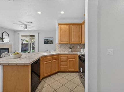 425 Arlingdale Cir, Rio Linda, CA 95673 Photo
