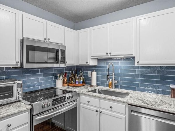 1905 Crest Hollow Drive , Unit 102, Winston-Salem, NC 27127