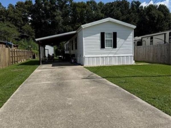 124 CEDAR Drive , Belle Chasse, LA 70037